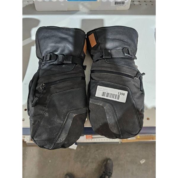 Black Insulated Winter Gloves with Wrist Straps