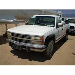 CHEVROLET SILVERADO 2500 4X4 PICKUP TRUCK, s/n 1GCGK24F3PE204243:
