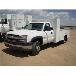 CHEVROLET SILVERADO 3500HD UTILITY TRUCK, s/n 1GBJC34104E118787:
