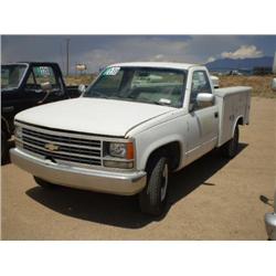 CHEVROLET CHEYENNE 2500 UTILITY TRUCK, s/n 1GCGC24K1KE187087: