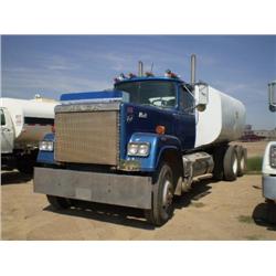 MACK RWL788LST SUPERLINER 4,000 GALLON T/A WATER TRUCK, s/n RWL788LST55212: