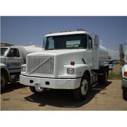 WHITE GMC WG-42-T 2,200 GALLON S/A WATER TRUCK, s/n 4V1JBAME5SR835666: