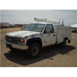 CHEVROLET CHEYENNE 2500 UTILITY TRUCK s/n 1GBGK24K9ME185940