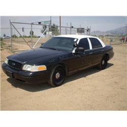 FORD CROWN VICTORA 4-DOOR SEDAN s/n 2FAFP71W32X122167