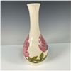 Image 3 : Moorcroft Pottery Magnolia Vase