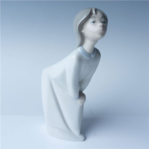 Lladro Porcelain Figurine, Girl Kissing 1004873