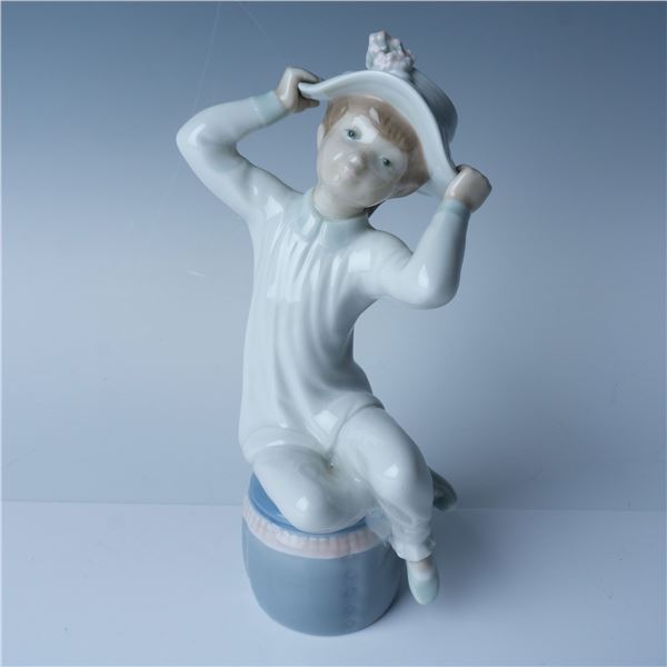 Lladro Porcelain Figurine, Girl with Bonnet 01001147