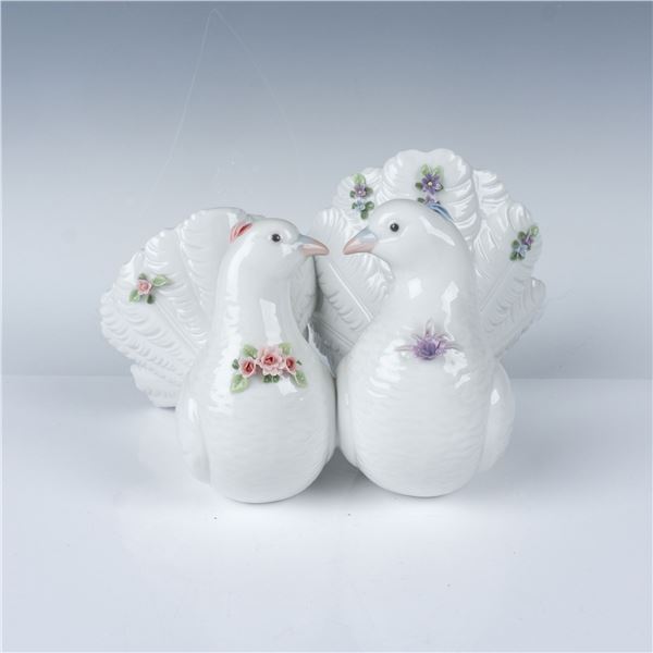 Lladro "Couple of Doves with Flowers" Figurine 01006359