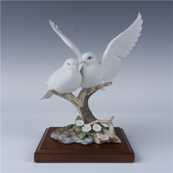 Maruri USA Wings of Love Fine Porcelain Dove Figurine, 1987