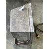 Image 2 : HUBBELL LIGHT FIXTURE
