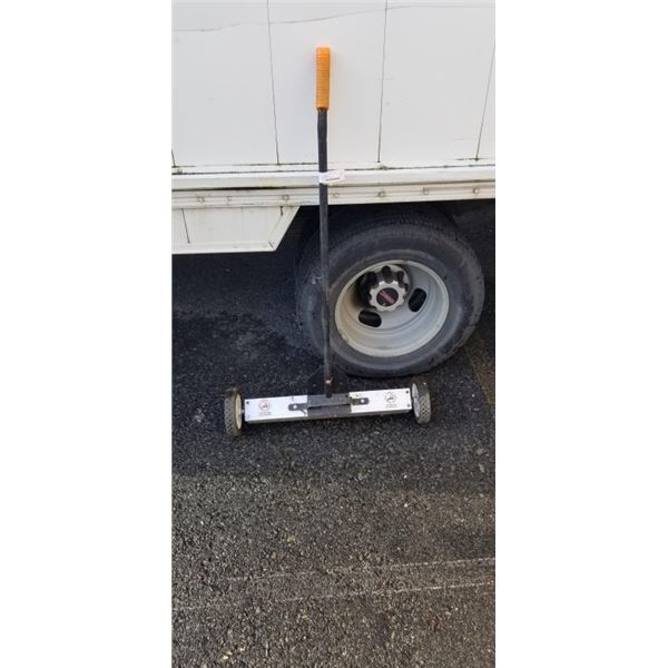 MAGNET FLOOR SWEEPER