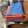 Image 2 : 5 MOVING BLANKETS