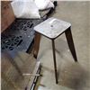 Image 3 : STAINLESS TANK LID AND METAL STOOL