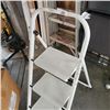 Image 2 : FOLDING STEP LADDER