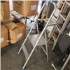 Image 1 : FOLDING STEP LADDER