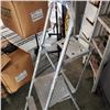 Image 2 : FOLDING STEP LADDER