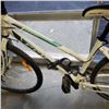 Image 2 : WHITE CCM BIKE