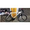 Image 1 : WHITE DIADORA BIKE
