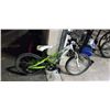 Image 1 : WHITE AND GREEN SCOTT BIKE