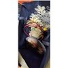 Image 2 : TOTE OF EASTER AND XMAS DECOR