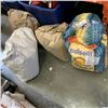 Image 1 : 2 20KG BAGS OF FLOUR, 1 BAG OF SUGAR AND 1 BAG OF BREADCRUMBS