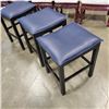 Image 3 : 3 BLUE LEATHER STOOLS
