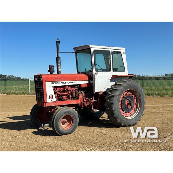 1969 IHC 856D 2WD TRACTOR