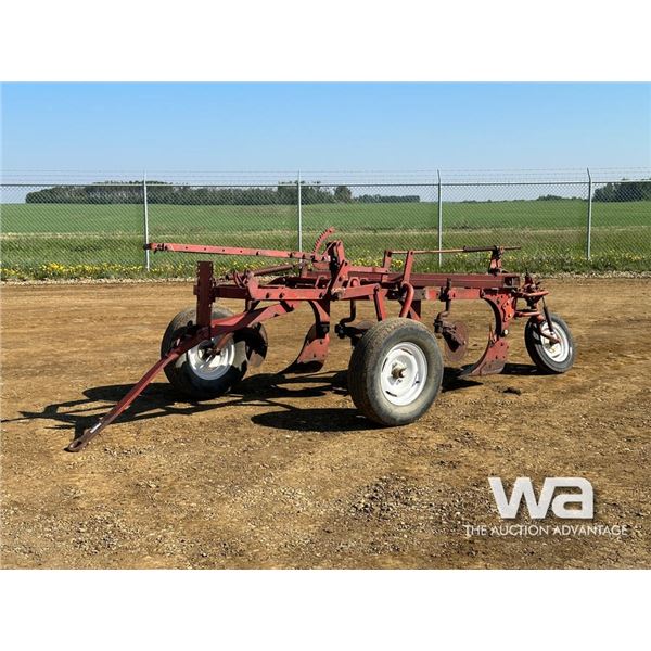 MCCORMICK 70  HYD. ANTIQUE 3 BOTTOM PLOW