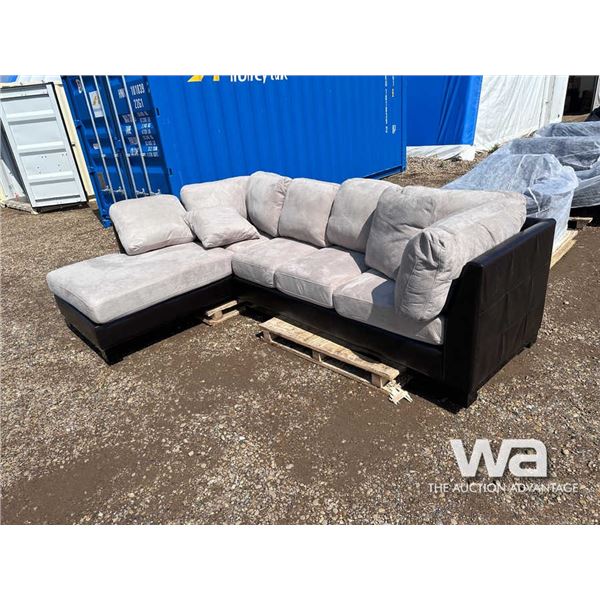 SECTIONAL SOFA IN IVORY POLYESTER