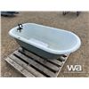 Image 3 : CAST IRON CLAW FOOT BATH TUB