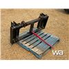Image 2 : TRACTOR FEL BALE SPEAR