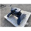 Image 1 : 2018 CURT Q25 5TH WHEEL HITCH
