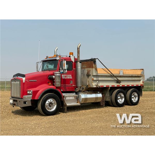 2001 KENWORTH T800 T/A DUMP TRUCK