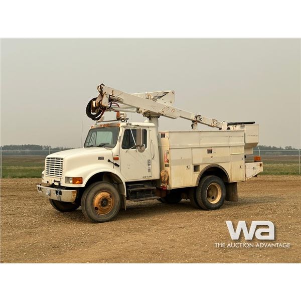 2001 IHC 4800 DT466E S/A BUCKET TRUCK