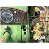 Image 9 : JOHN DEERE 4010 2WD TRACTOR