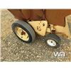 Image 10 : NEW HOLLAND 268 SQUARE BALER