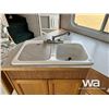 Image 12 : 2000 FRONTIER T/A 5TH WHEEL 26 FT. TRAVEL TRAILER