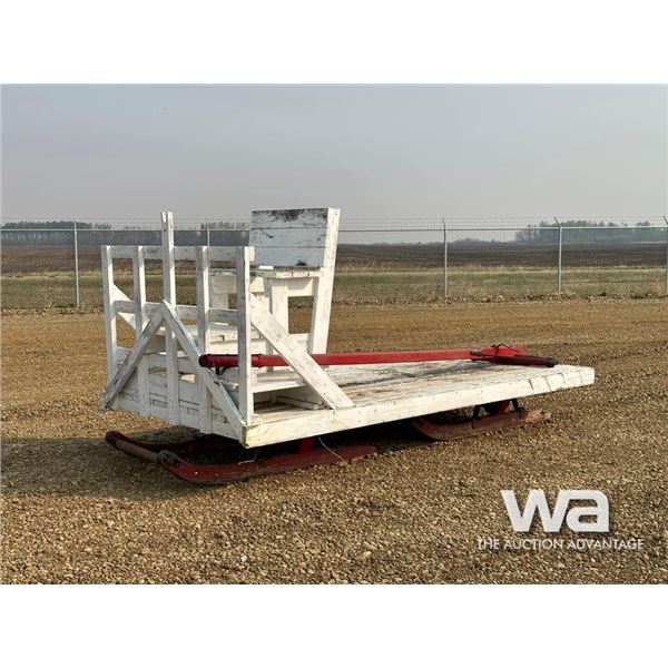 WHITE FLATDECK SLEIGH WITH RACK & POLE