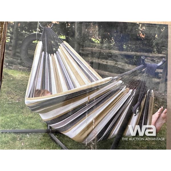 SWINGING HAMMOCK
