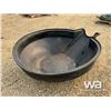 Image 3 : BLACK POLY GRAIN HOPPER