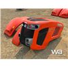 Image 2 : KUBOTA TRACTOR HOOD W/ FENDERS