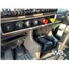 Image 14 : 2013 KENWORTH T800 TRI DRIVE SLEEPER WINCH TRACTOR