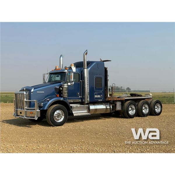 2013 KENWORTH T800 TRI DRIVE SLEEPER WINCH TRACTOR