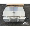 Image 6 : 2 BURNER STAINLESS STEEL PORTABLE BBQ *UNUSED
