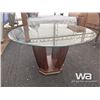 Image 1 : GLASS DINING TABLE