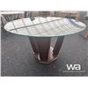 Image 2 : GLASS DINING TABLE