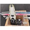Image 3 : SNOW SHOES, 2 SETS OF CROSS COUNTRY SKIIS