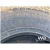 Image 4 : (2) 245/70 R19.5 TIRES