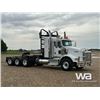 Image 2 : 2018 KENWORTH T800 TRI DRIVE SLEEPER TRUCK TRACTOR