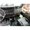 Image 8 : 2018 KENWORTH T800 TRI DRIVE SLEEPER TRUCK TRACTOR